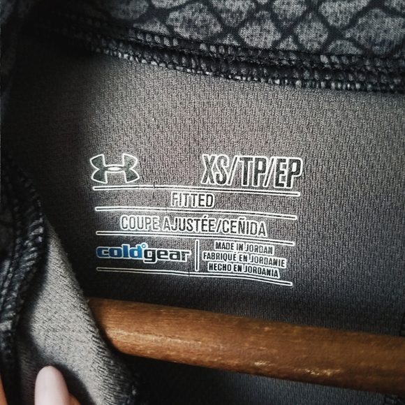 Under Armor Quarter Zip - Picture 4 of 4